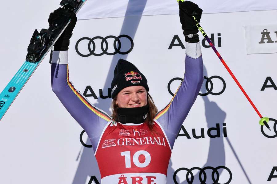 Aicher bejubelt ihren zweiten Platz in Are