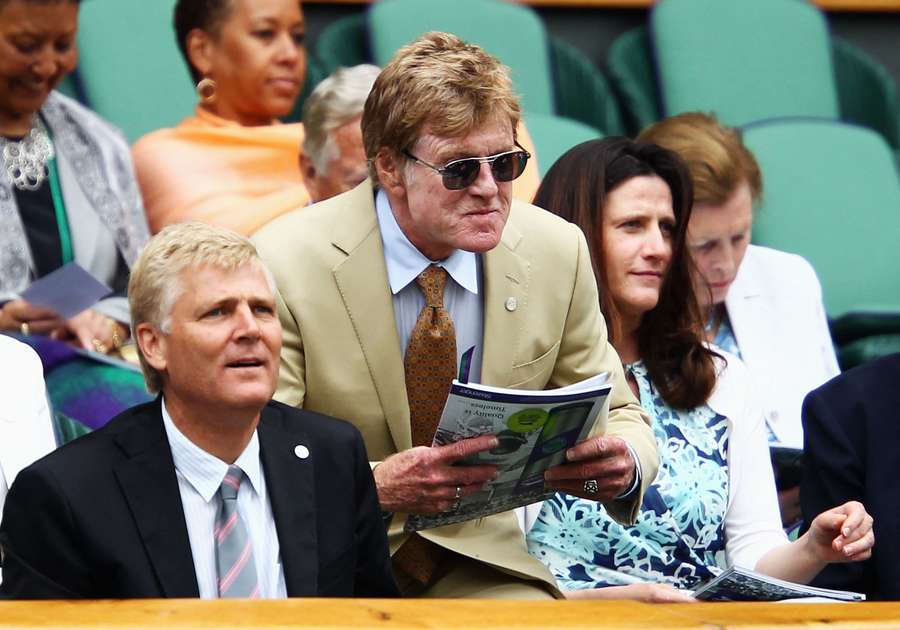 Robert Redford nas bancadas em Wimbledon Robert Redford nas bancadas em Wimbledon
