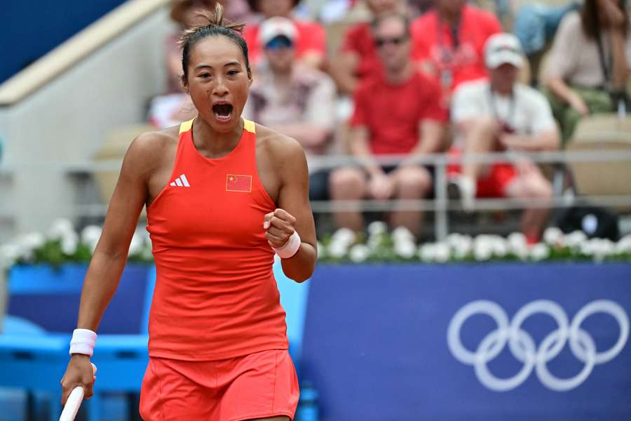 Zheng Qinwen, número sete do ranking mundial, superou Donna Vekic, 21.ª da hierarquia 