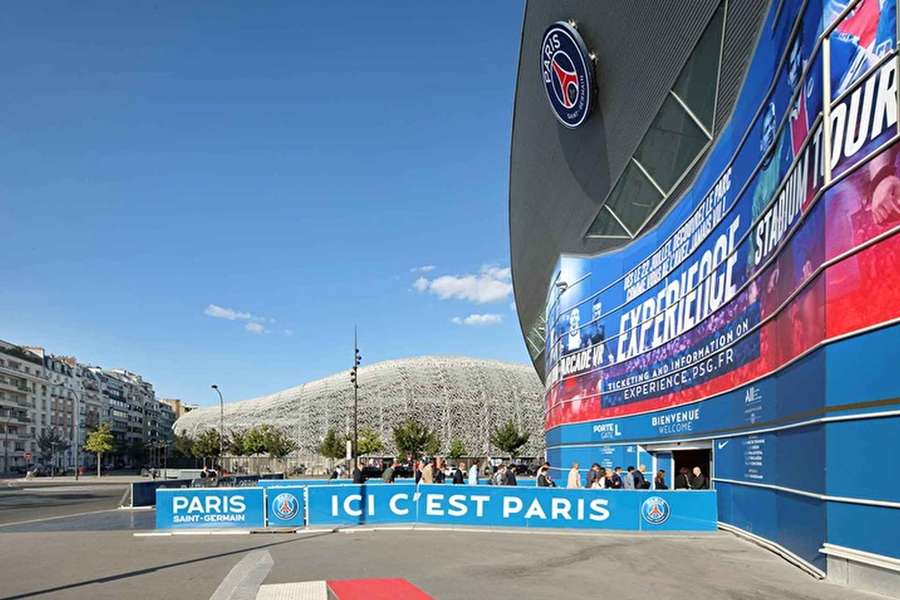 Stadion PSG bude od stánku rivala dělit jen pětadvacet metrů