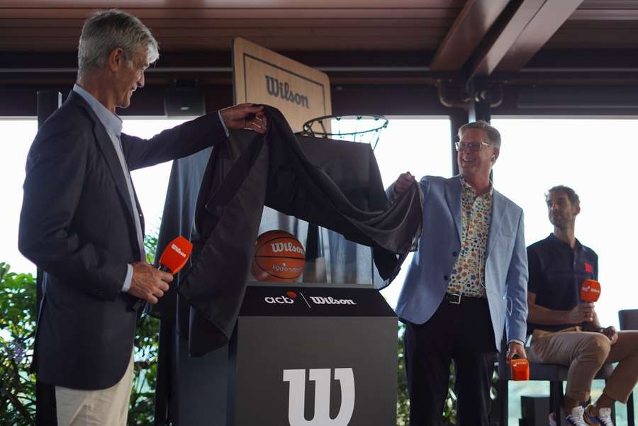 Antonio Martín desvela el nuevo balón de la ACB
