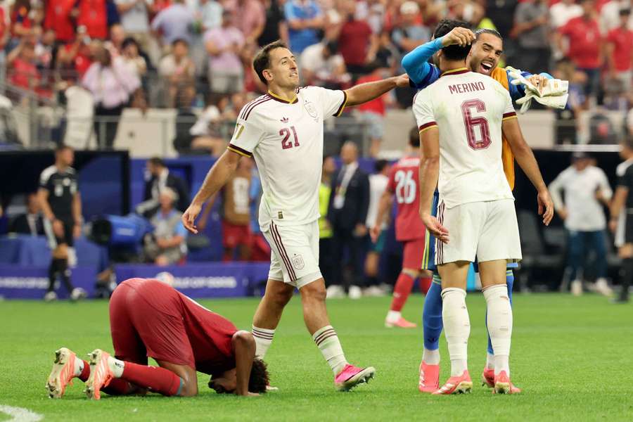 Los españoles celebran su pase a cuartos de final del Mundial Los españoles celebran su pase a cuartos de final del Mundial