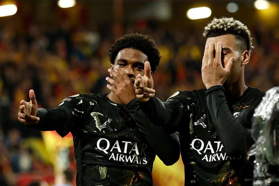 Mbaye festeggia con Doue
