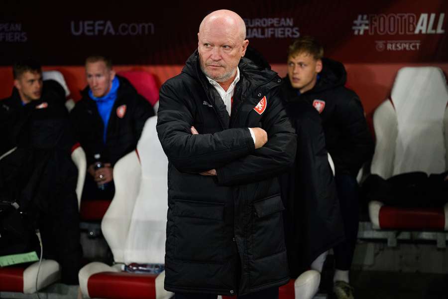 Ivan Hašek se omlouval českým fotbalovým fanouškům. Ivan Hašek se omlouval českým fotbalovým fanouškům.