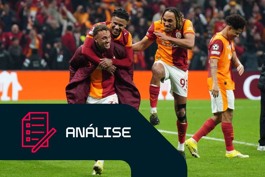 Nao Lang, Ismail Jakobs e Sacha Boey do Galatasaray celebram a vitória sobre a Juventus