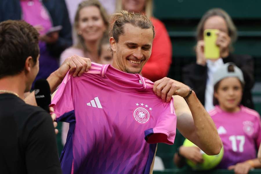 Alexander Zverev zeigte nach dem Match seine Unterstützung für das DFB-Team.