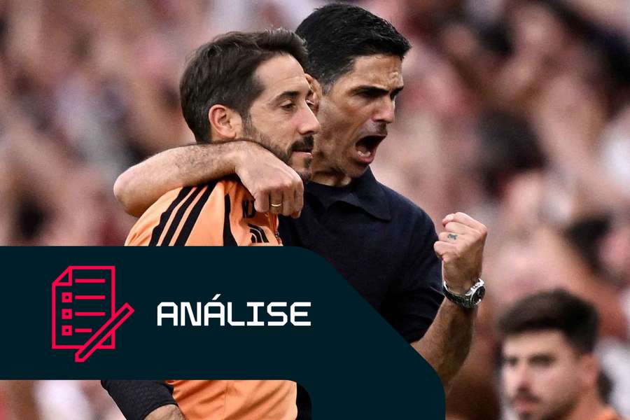 O treinador do Arsenal, Mikel Arteta, celebra após o jogo com o treinador de bolas paradas Nicolas Jover O treinador do Arsenal, Mikel Arteta, celebra após o jogo com o treinador de bolas paradas Nicolas Jover