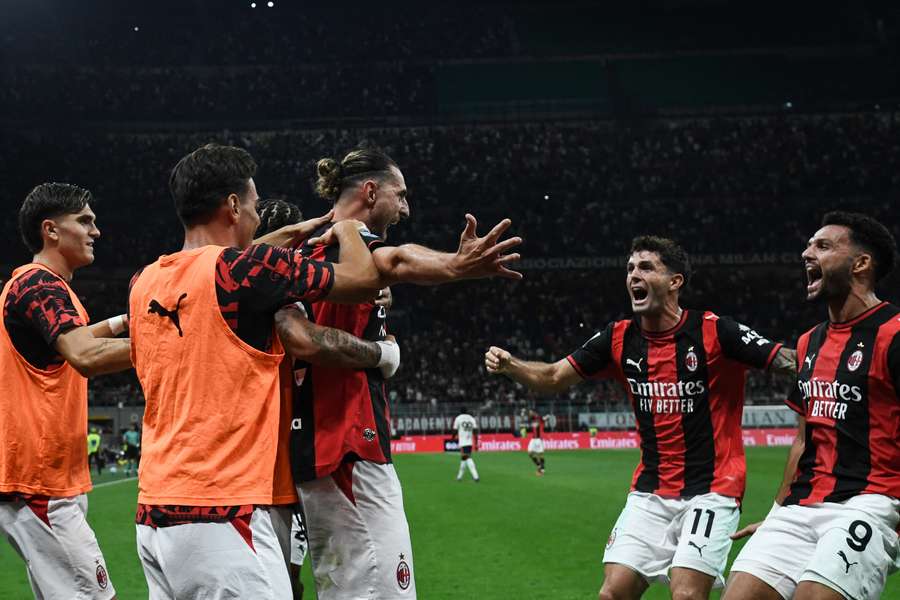 Rabiot festeja com Pulisic e Ramos após o golo do segundo Rabiot festeja com Pulisic e Ramos após o golo do segundo