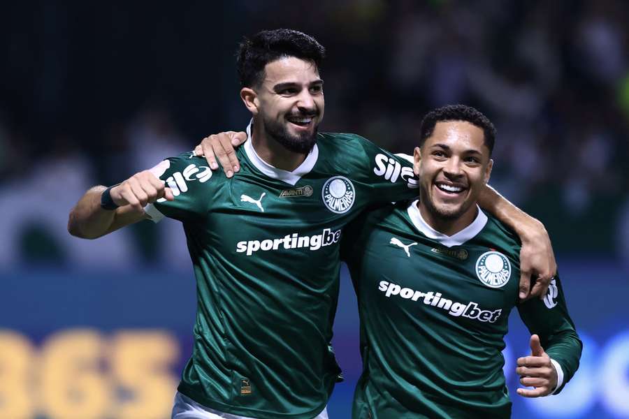 Flaco López e Vitor Roque seguem destruindo os oponentes