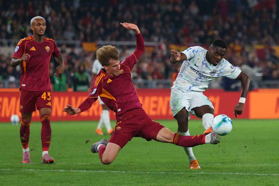 Inter nowym liderem po zwycięstwie nad Romą, grali Ziółkowski i Zieliński