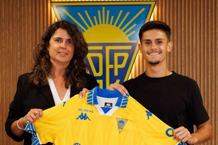 Luís Gomes apresentado como o menino da Linha