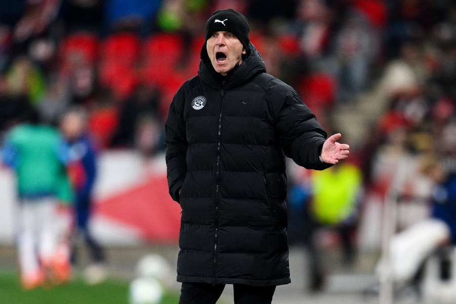 Roman Skuhravý. Roman Skuhravý.