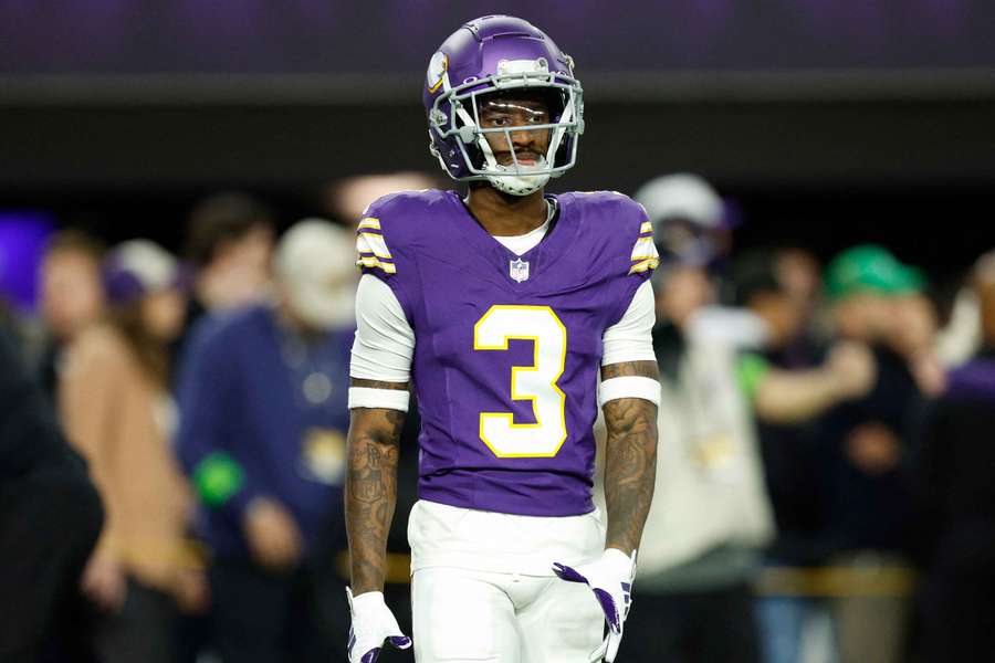 Vikings wide receiver Jordan Addison warms up before a game (2023)