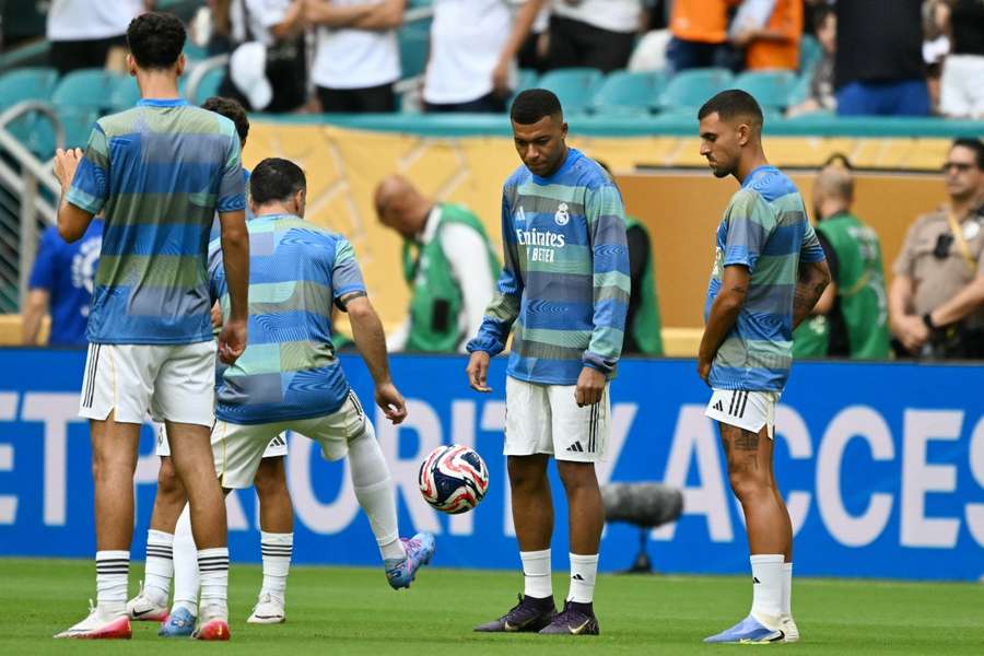 Ceballos y Mbappé, en un calentamiento