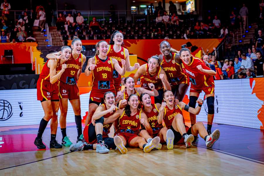 Las jugadoras de España celebran el pase a cuartos de final del Mundial Las jugadoras de España celebran el pase a cuartos de final del Mundial