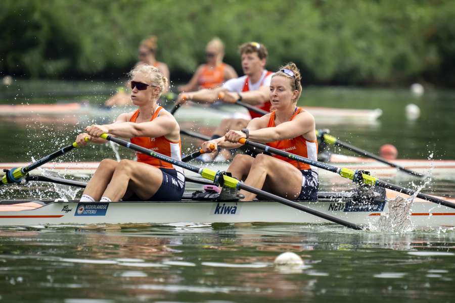 Lisa Scheenaard en Nika Vos (vrouwen dubbeltwee) tijdens een open training van TeamNL