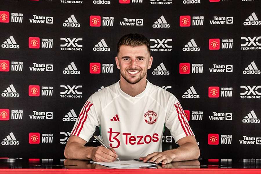 Mason Mount has completed his transfer to Manchester United from Chelsea, the club have confirmed