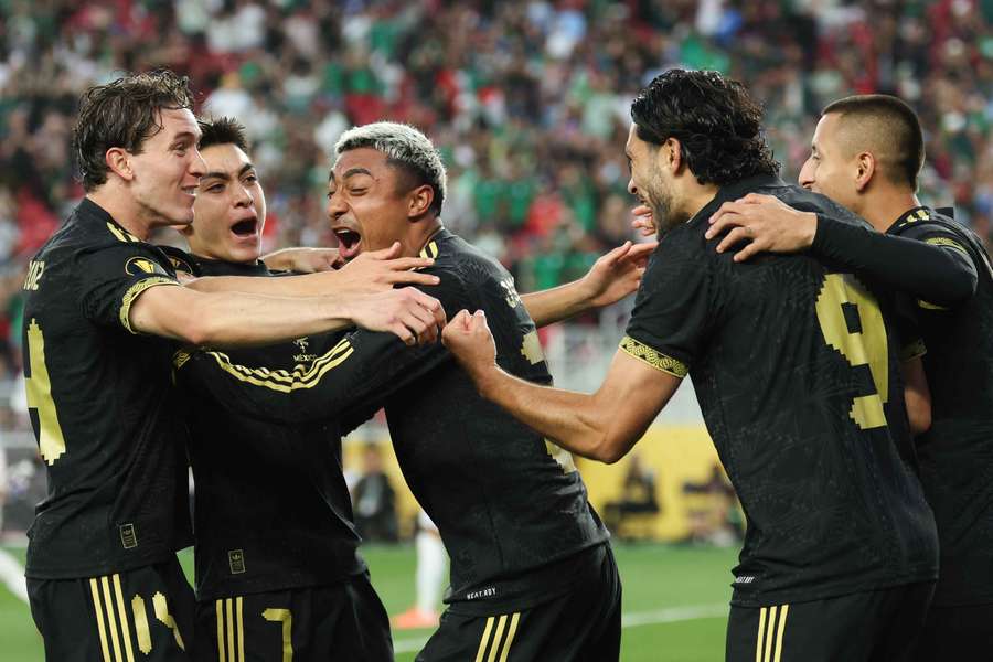 México venció con gol de Raúl Jiménez