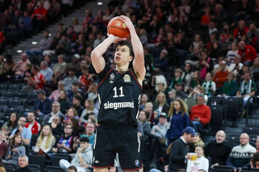 Bayern gewinnt im Nachholspiel.