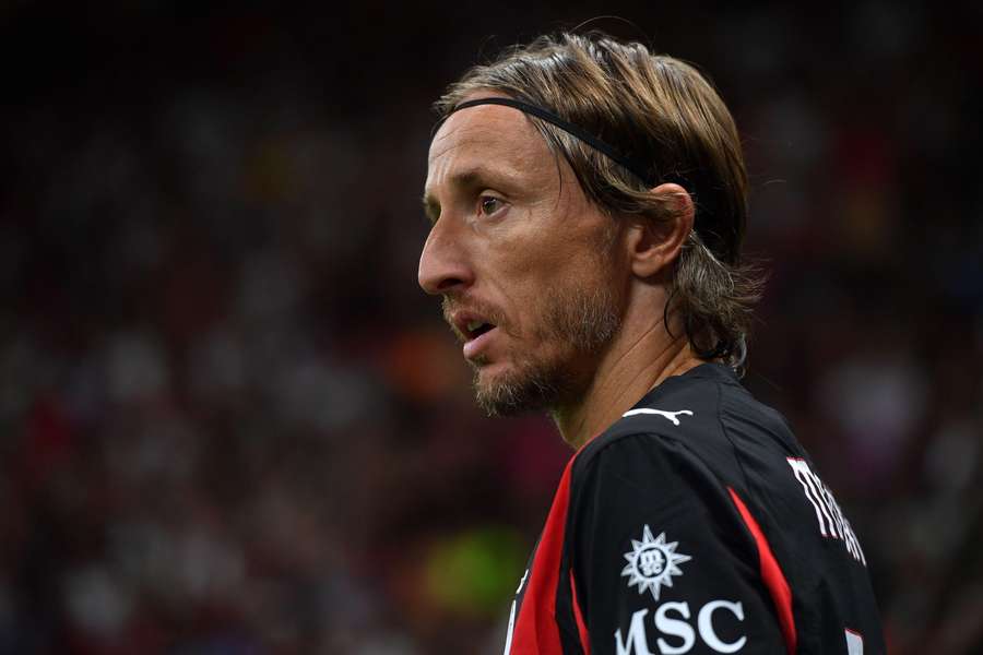 Modrič už hájí barvy týmu Rossoneri. 