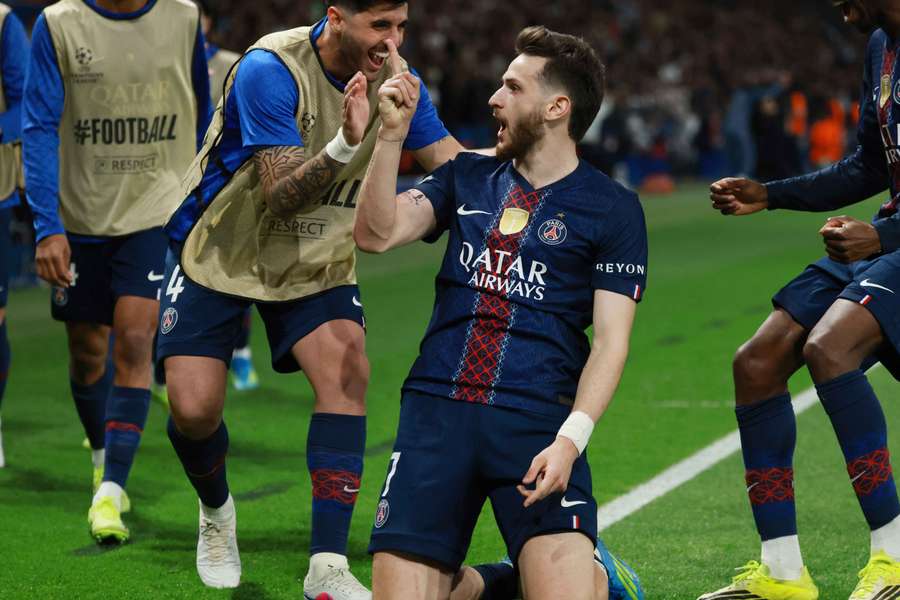 Khvicha Kvaratskhelia jubelt über sein Tor zum 2:0-Endstand