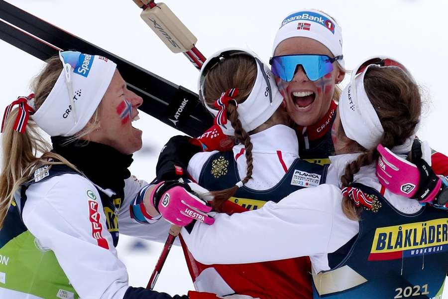 Norské lyžařky obhájily na MS zlato ve štafetě, české běžkyně byly deváté
