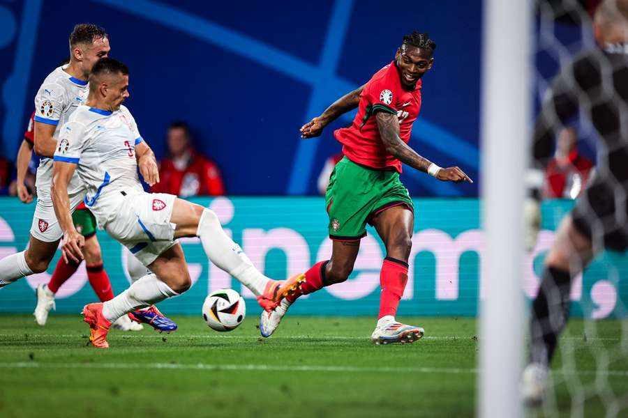 Portugal derrotou a República Checa por 2-1