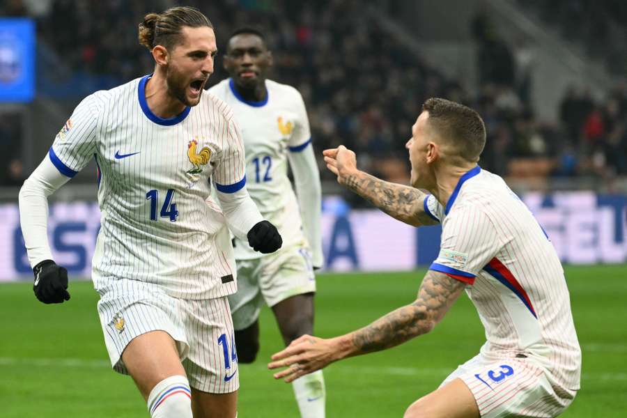 Rabiot levou a melhor pelo alto sobre os italianos para fazer a diferença no resultado final