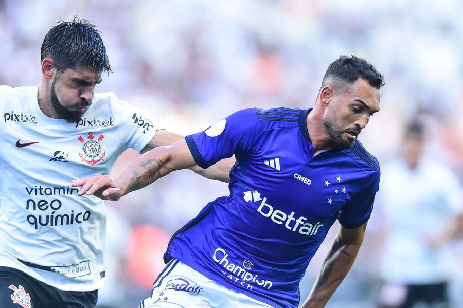 O Cruzeiro lutou, mas não conseguiu segurar o Corinthians em Itaquera