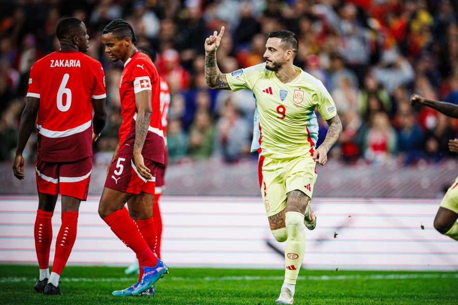 Joselu celebra su gol ante Suiza