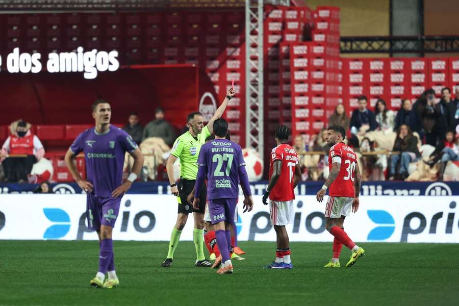 Otamendi foi expulso na meia-final da Taça da Liga, com o SC Braga
