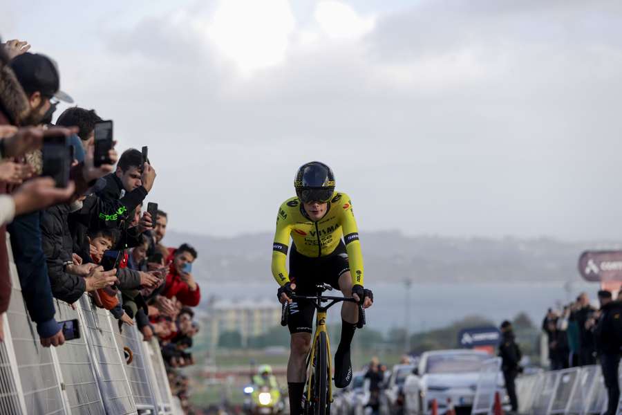 Jonas Vingegaard in actie in A Coruna