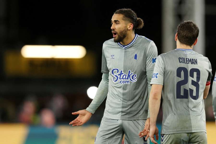 Calvert-Lewin incrédulo após a sua expulsão diante do Crystal Palace