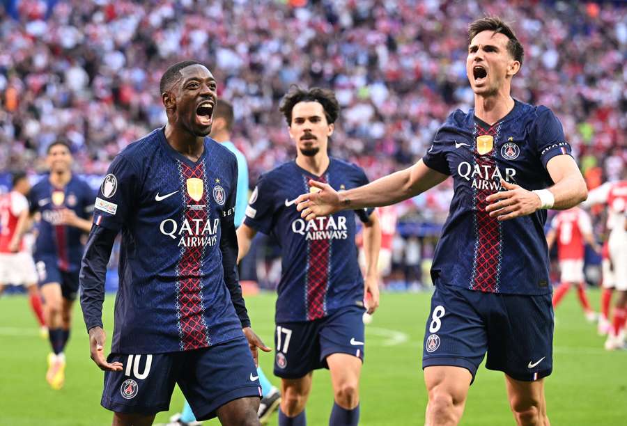 Dembélé recolocou o PSG na partida ao converter o pênalti