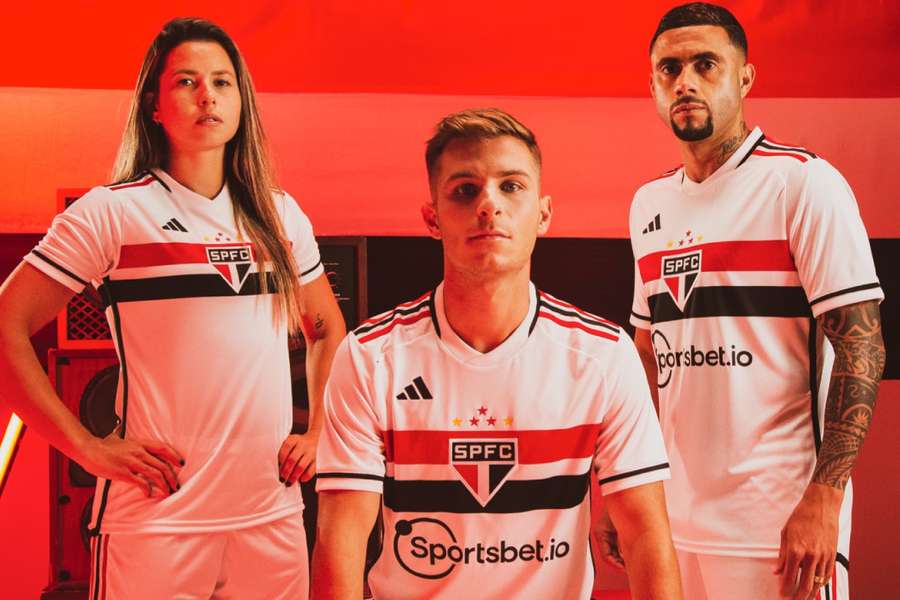 Novo manto tricolor