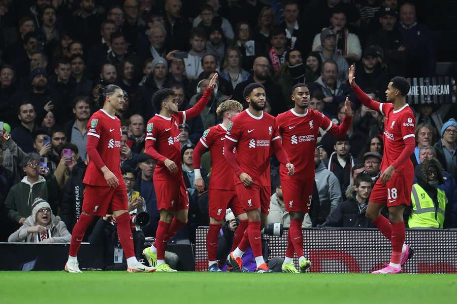 El Liverpool celebra el gol de Luis Díaz en la primera parte
