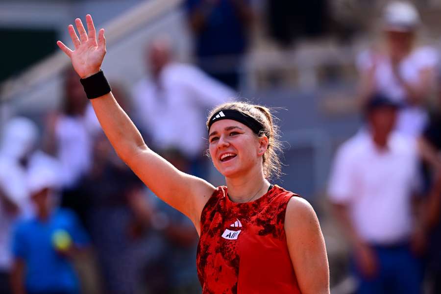 A tenista checa Karolina Muchova qualificou-se esta quinta-feira pela primeira vez para a final de um Grand Slam