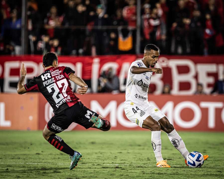 Santos viu Newell's abrir cinco pontos na liderança