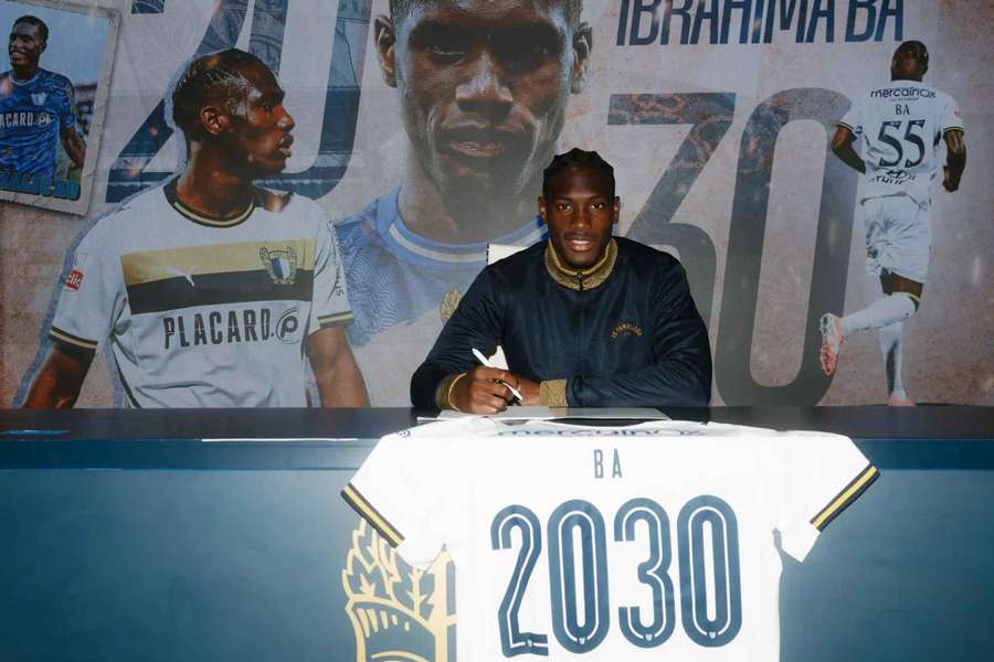Ibrahima Ba prolonga ligação ao Famalicão