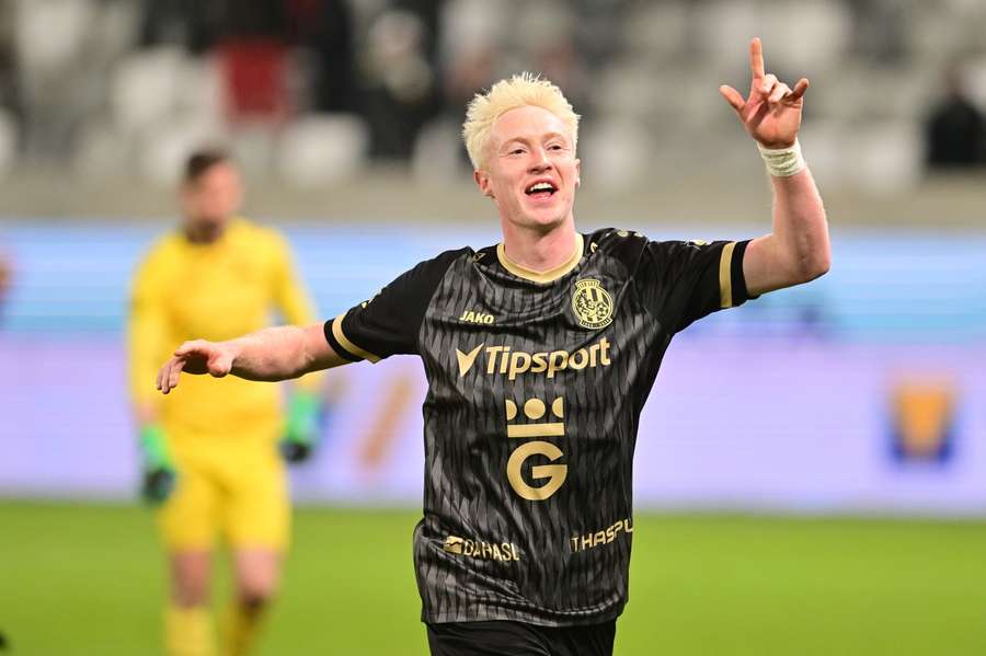 Plzeň si z Hradce Králové stáhne Toma Slončíka. Plzeň si z Hradce Králové stáhne Toma Slončíka.