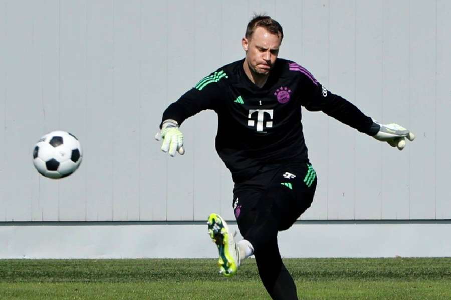 Manuel Neuer retomou parcialmente os treinos com o grupo do Bayern de Munique