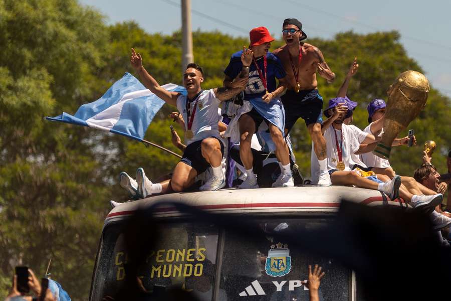 Lautaro Martínez durante os festejos da conquista do Mundial-2022
