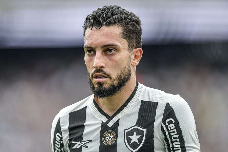 Alex Telles mudou-se para o Botafogo