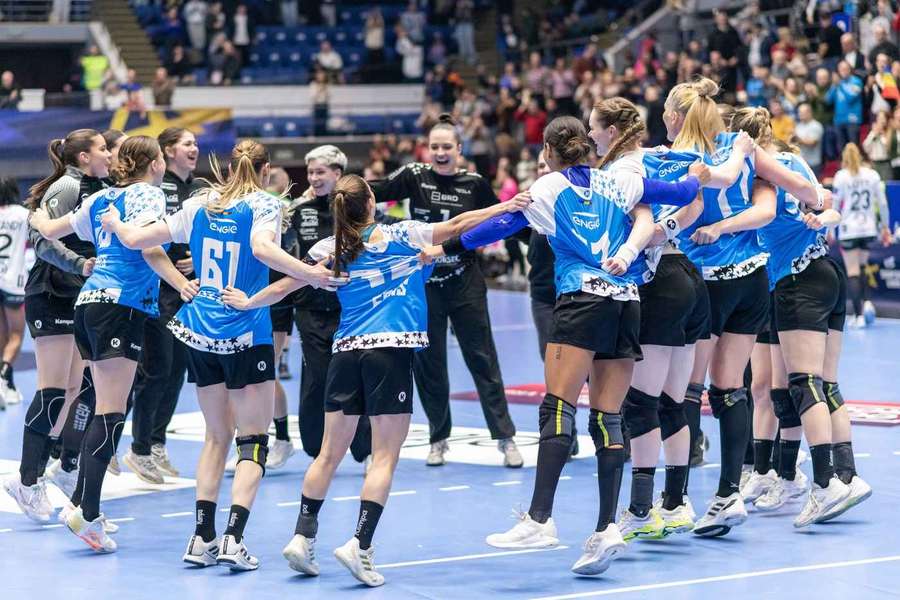 CSM Bucureşti a câştigat clar derby-ul din handbalul feminin cu CS Rapid