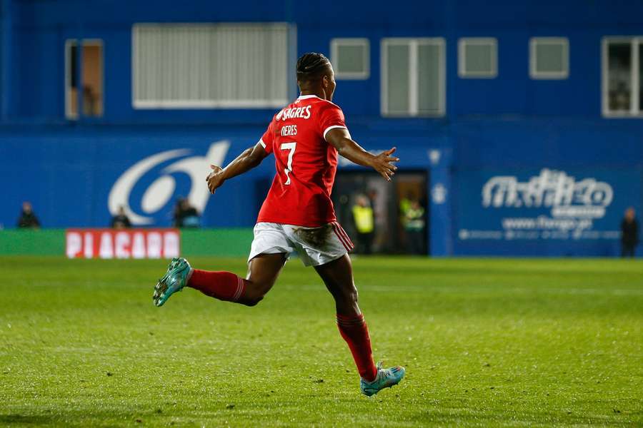 Estoril Praia deu boa réplica mas não teve pedalada para a bicicleta de Neres (1-0)