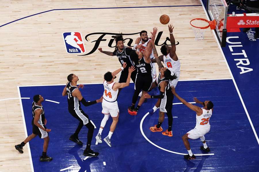 Anunoby entrou para história com rebote decisivo em Knicks x Spurs Anunoby entrou para história com rebote decisivo em Knicks x Spurs