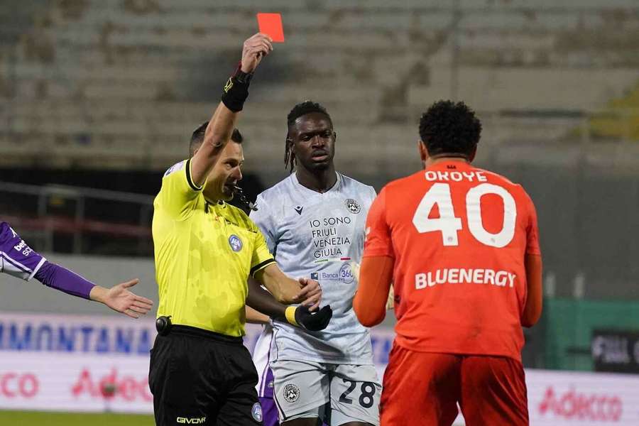 Hned dva brankáři v Serii A dostali červenou kartu, tím prvním byl Maduka Okoye.