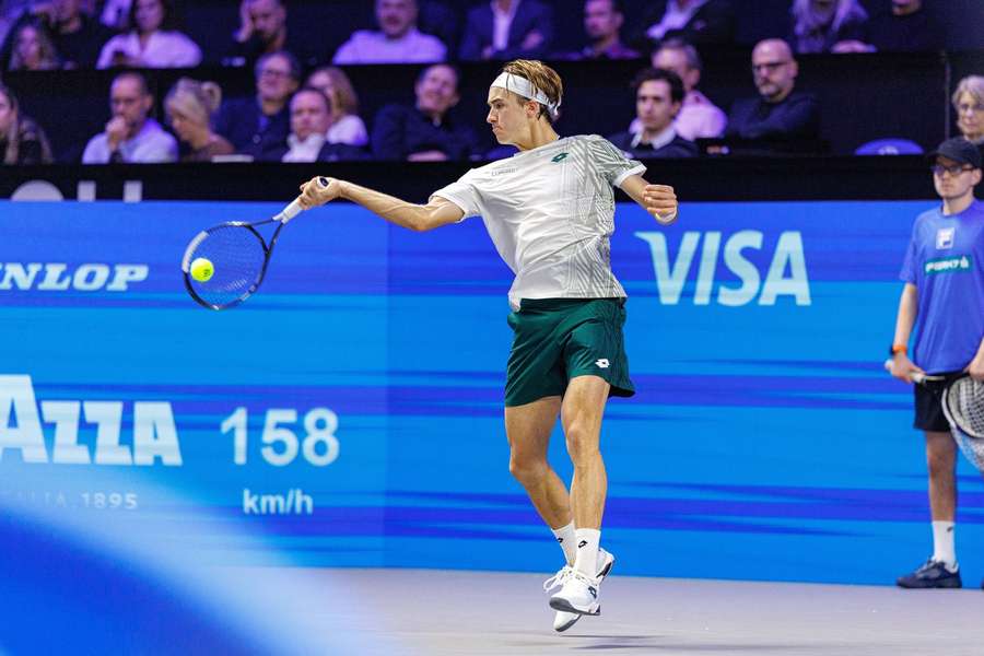 Lukas Neumayer Lukas Neumayer