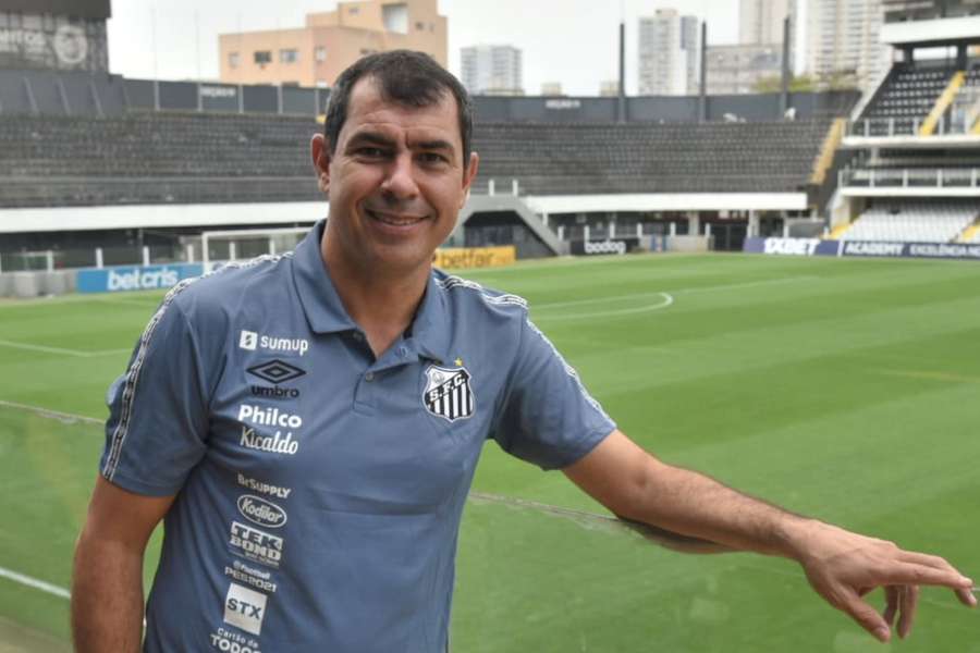 Fábio Carille assinou com o Santos até ao fim de 2024
