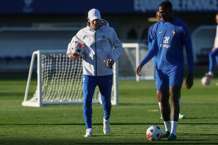 Konaté ao lado de Zidane Konaté ao lado de Zidane